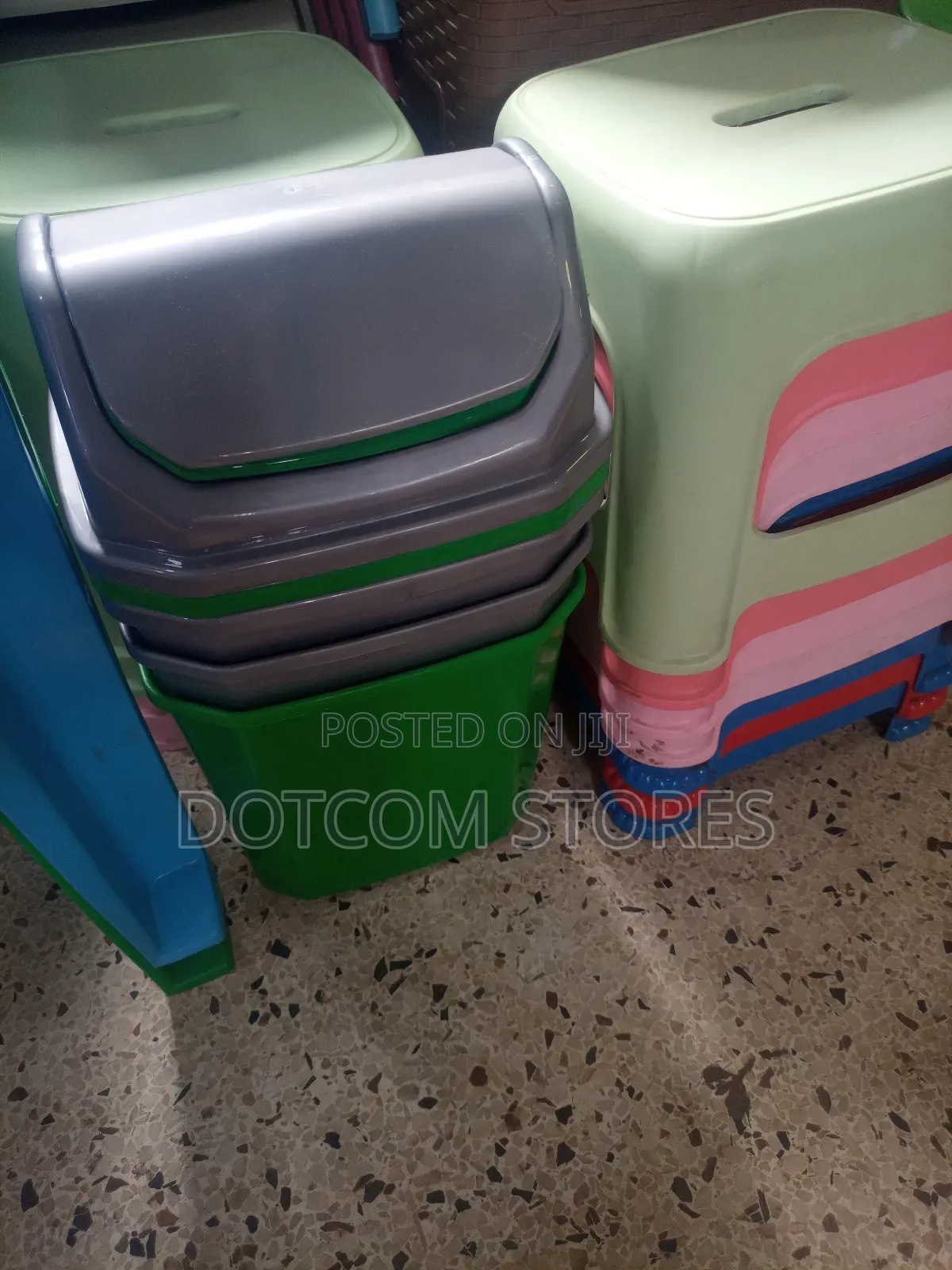 10litres Plastic Dustbins With Swing Lids