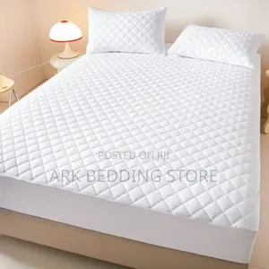 Simple Plain Mattress Protector