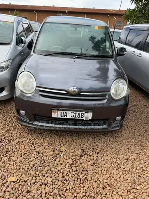 Toyota Sienta 2010 Black