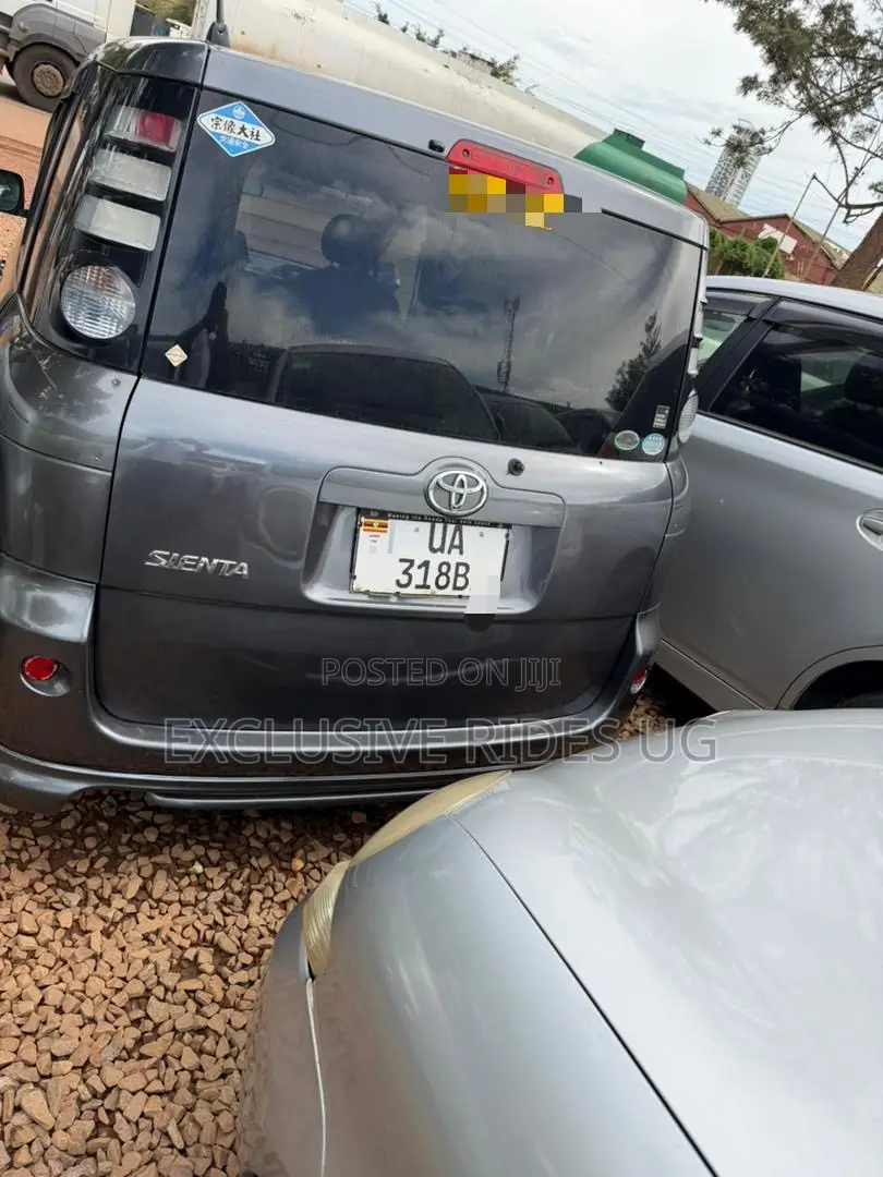Toyota Sienta 2010 Black