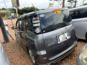Toyota Sienta 2010 Black