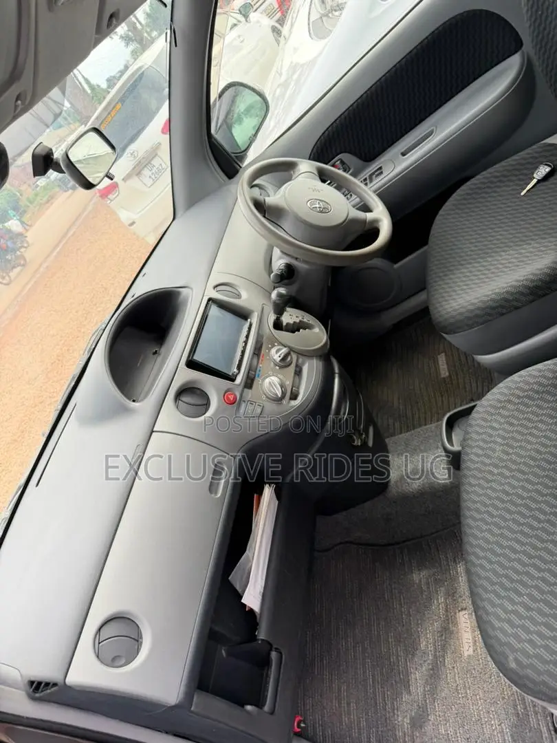 Toyota Sienta 2010 Black