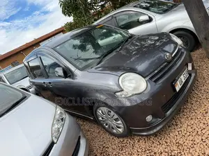 Toyota Sienta 2010 Black