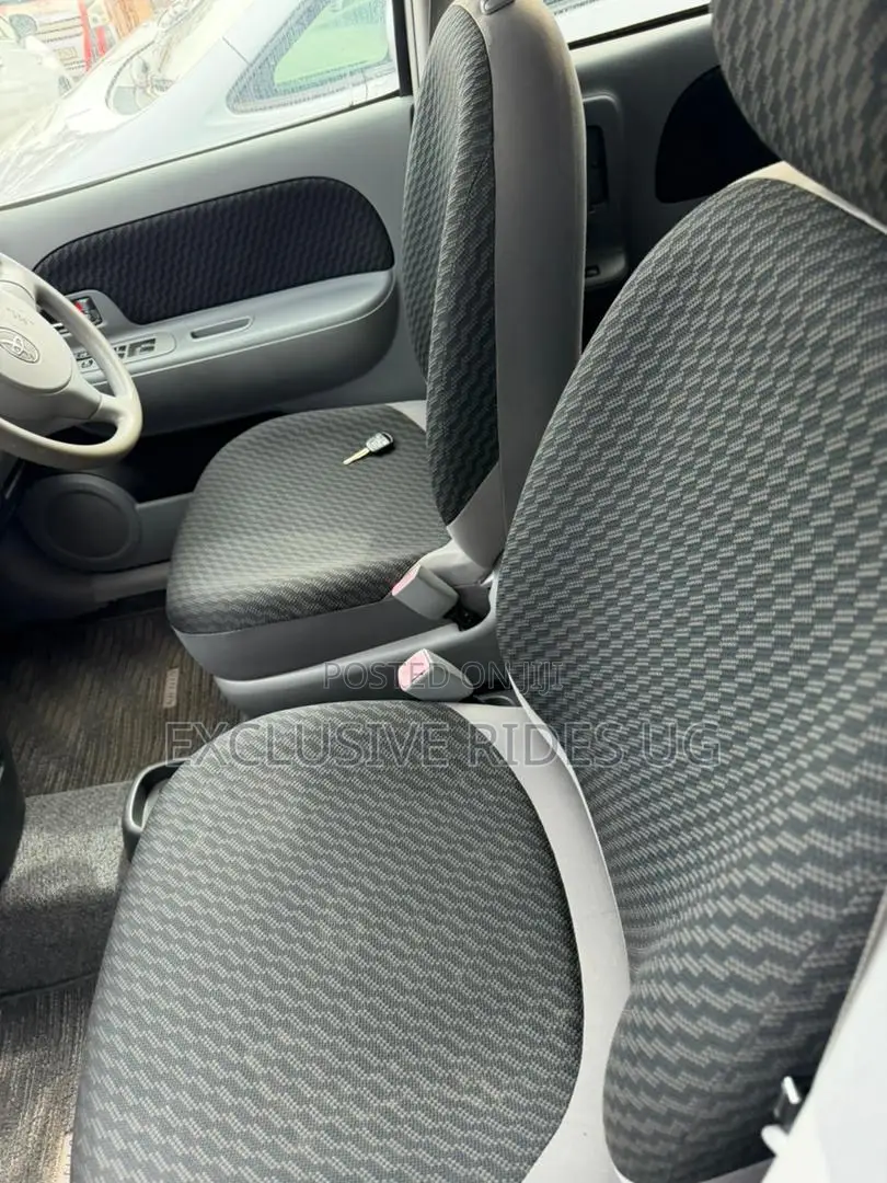 Toyota Sienta 2010 Black