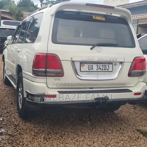 Toyota Land Cruiser 2005 White