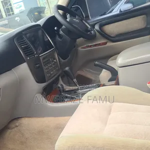 Toyota Land Cruiser 2005 White