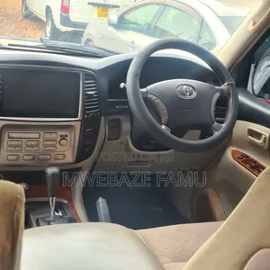 Toyota Land Cruiser 2005 White