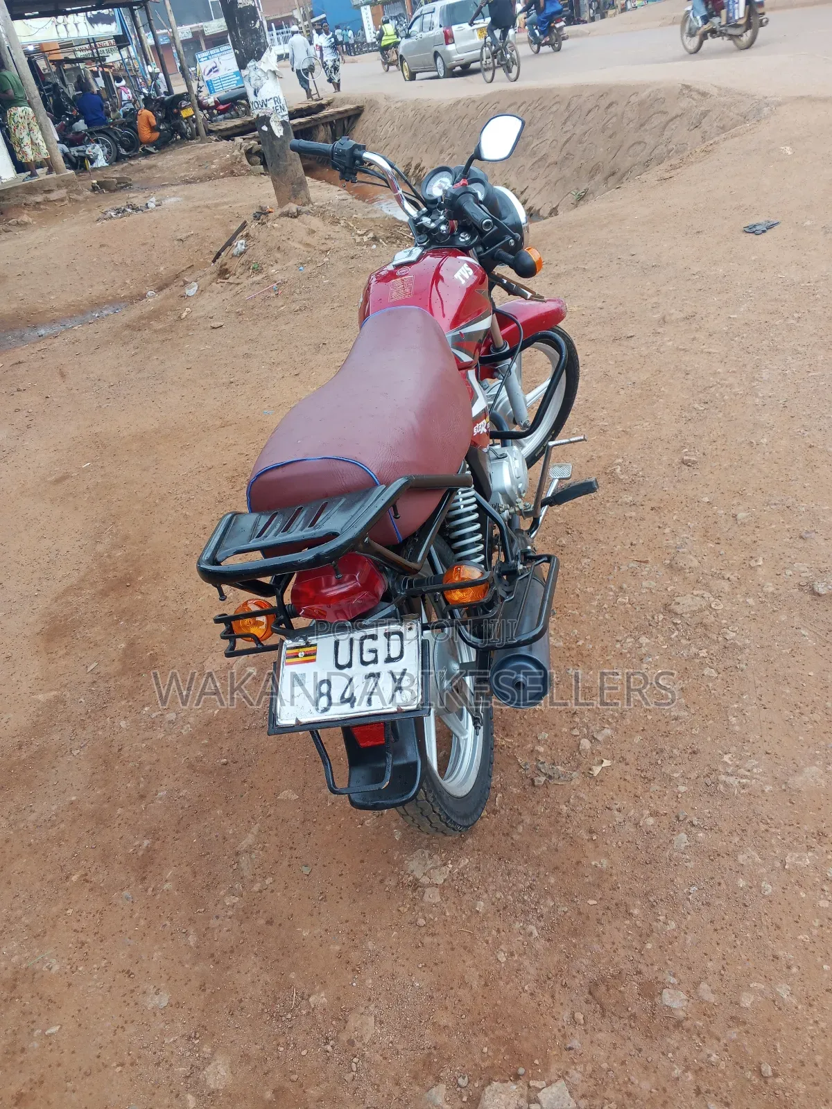 TVS HLX 125 2024 Red