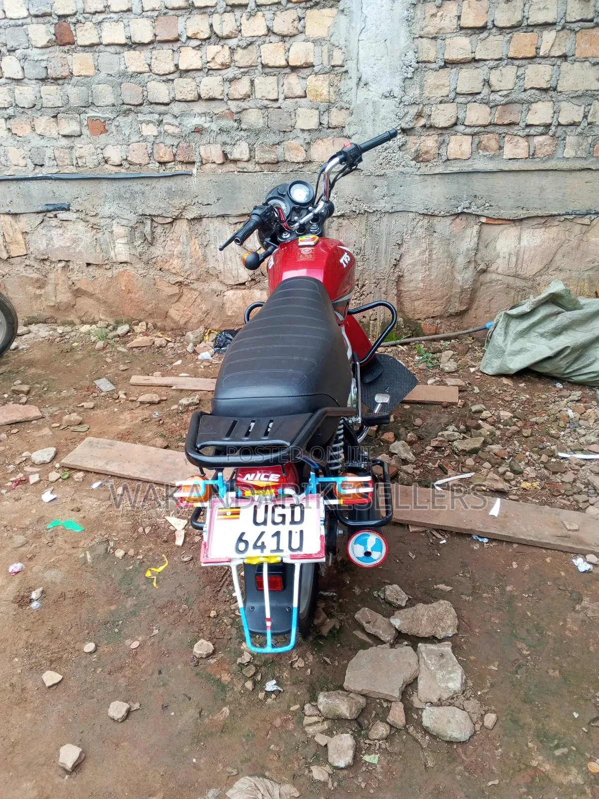 TVS HLX 125 2024 Red