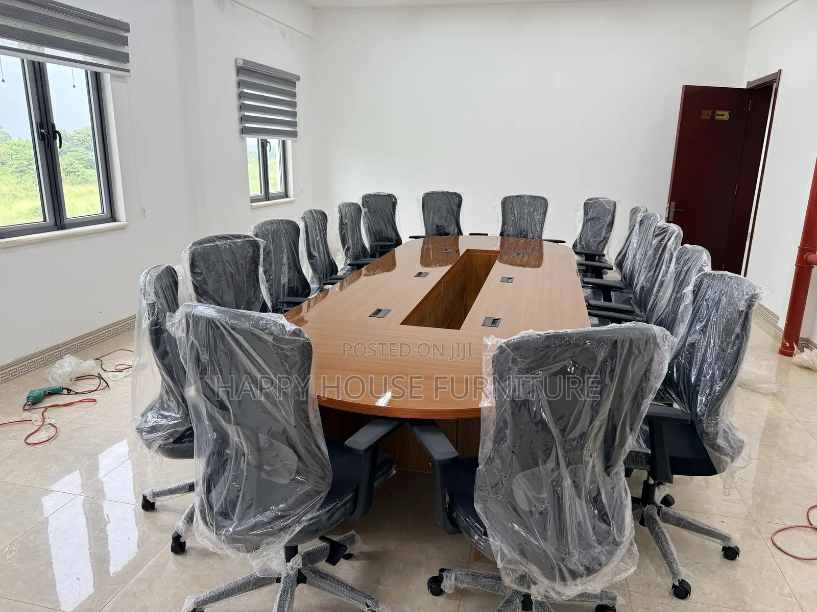 Curved Boardroom Table (4.2 Meters)