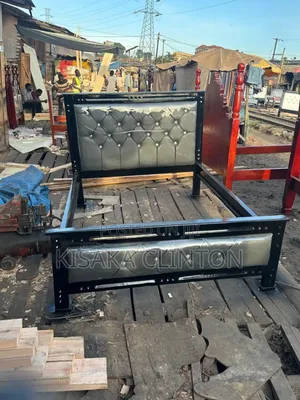 5x6 Bed in Black and White Leather
