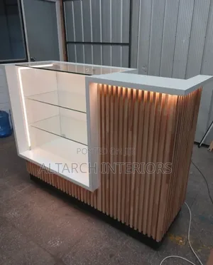 Modern Counter Well Finished in White and Brown With Glass Shelves