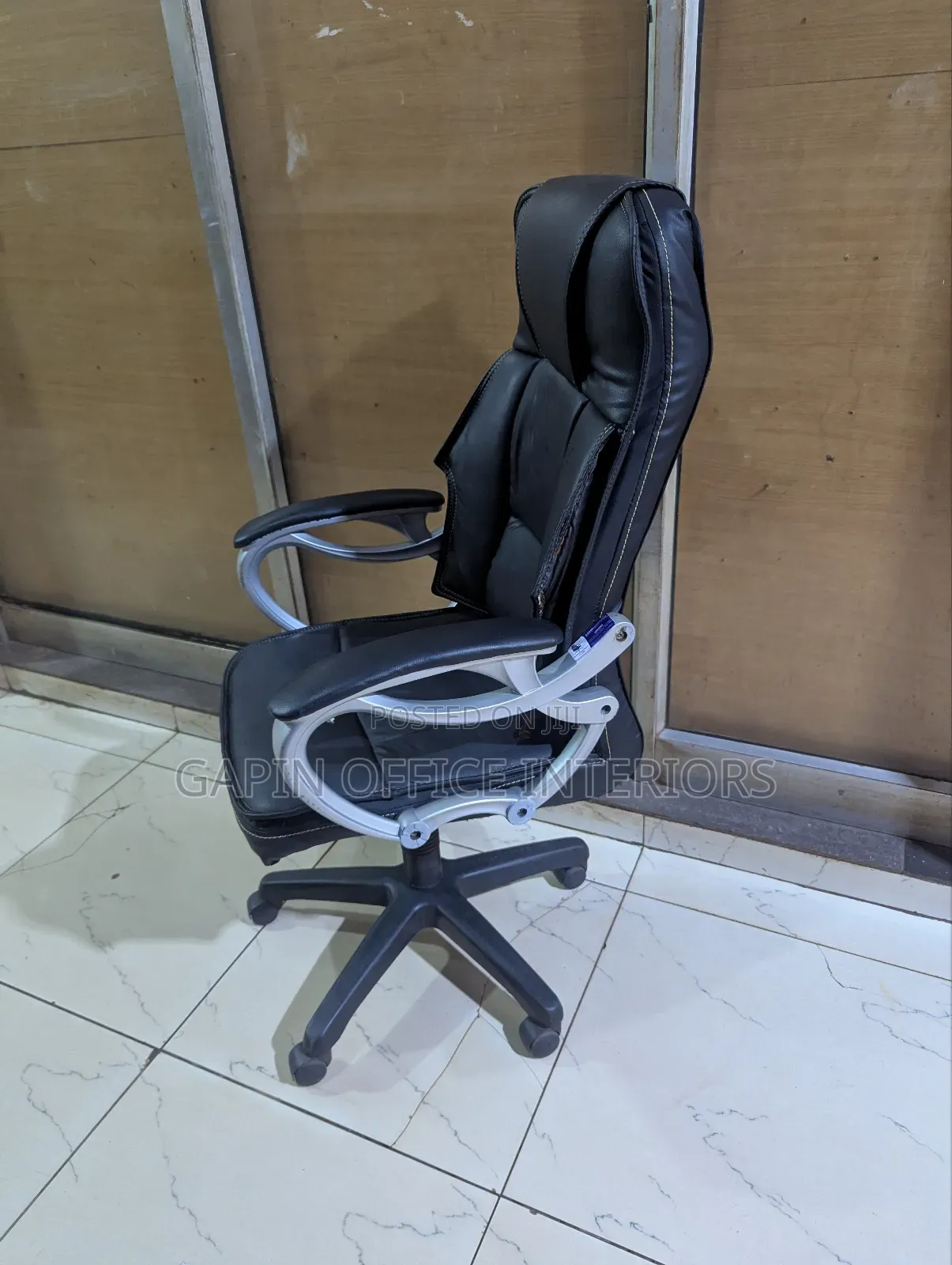 Second Hand Office Chair, Swivelling and Movable