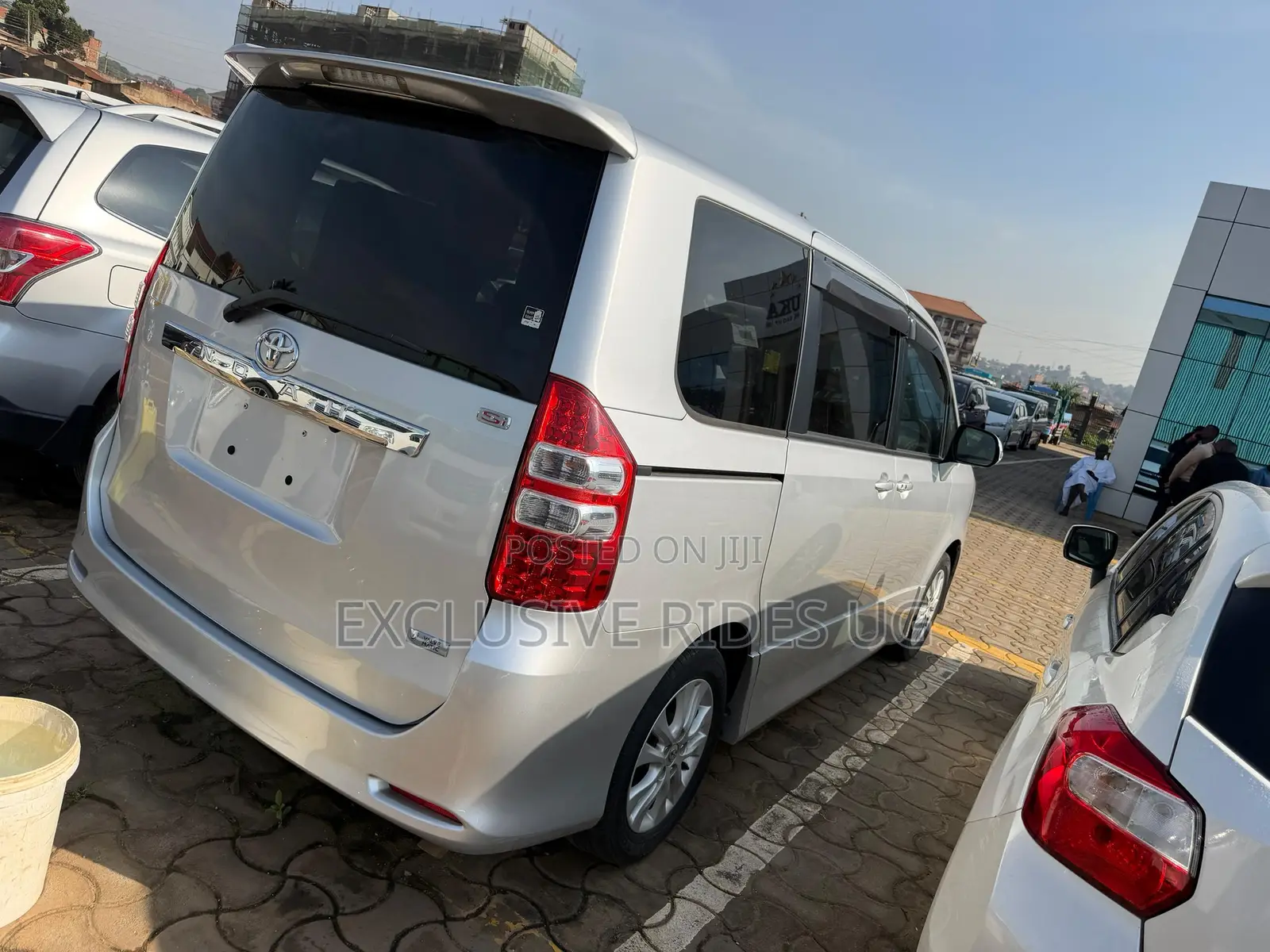 Toyota Noah 2013 Silver