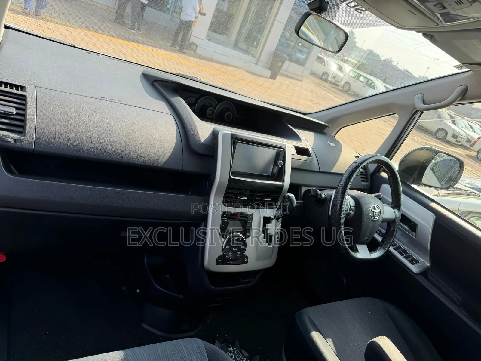 Toyota Noah 2013 Silver