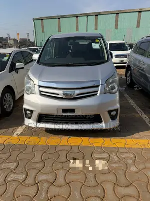Toyota Noah 2013 Silver