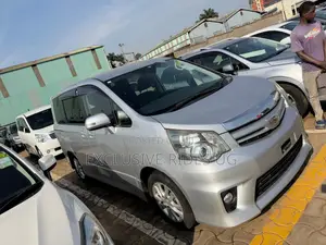 Toyota Noah 2013 Silver