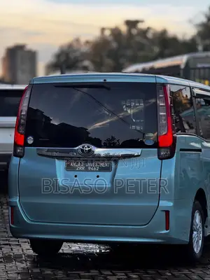 Toyota Noah 2014 Blue