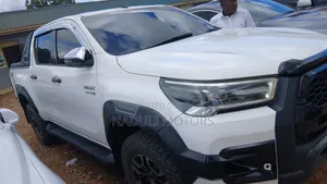 Toyota Hilux 2018 White