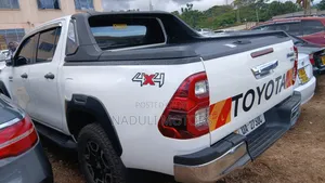 Toyota Hilux 2018 White