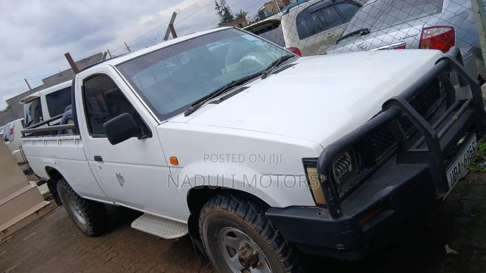 Nissan Pick-Up 1997 White