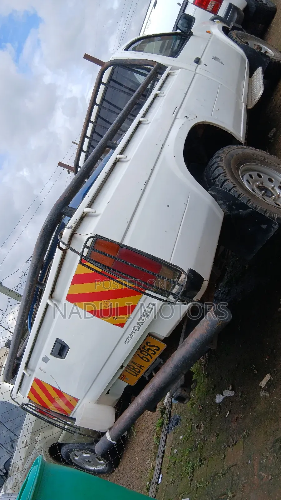 Nissan Pick-Up 1997 White