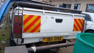 Nissan Pick-Up 1997 White