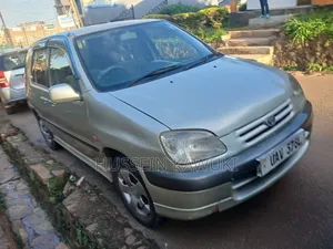 Toyota Raum 2004 Silver