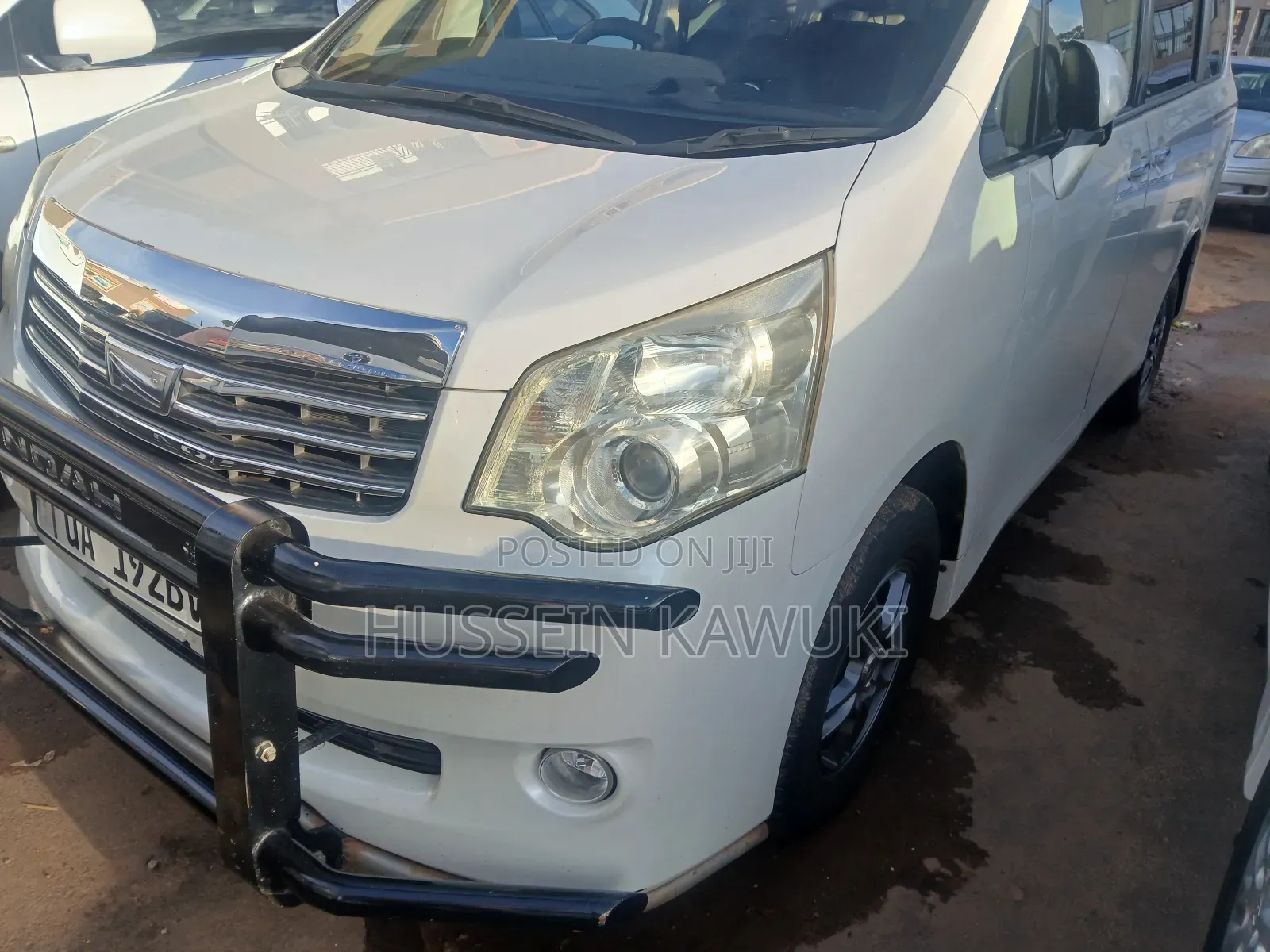 Toyota Noah 2011 White