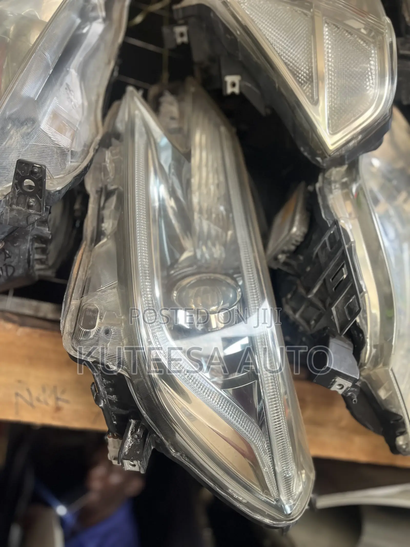 Mark X 2013 Headlight