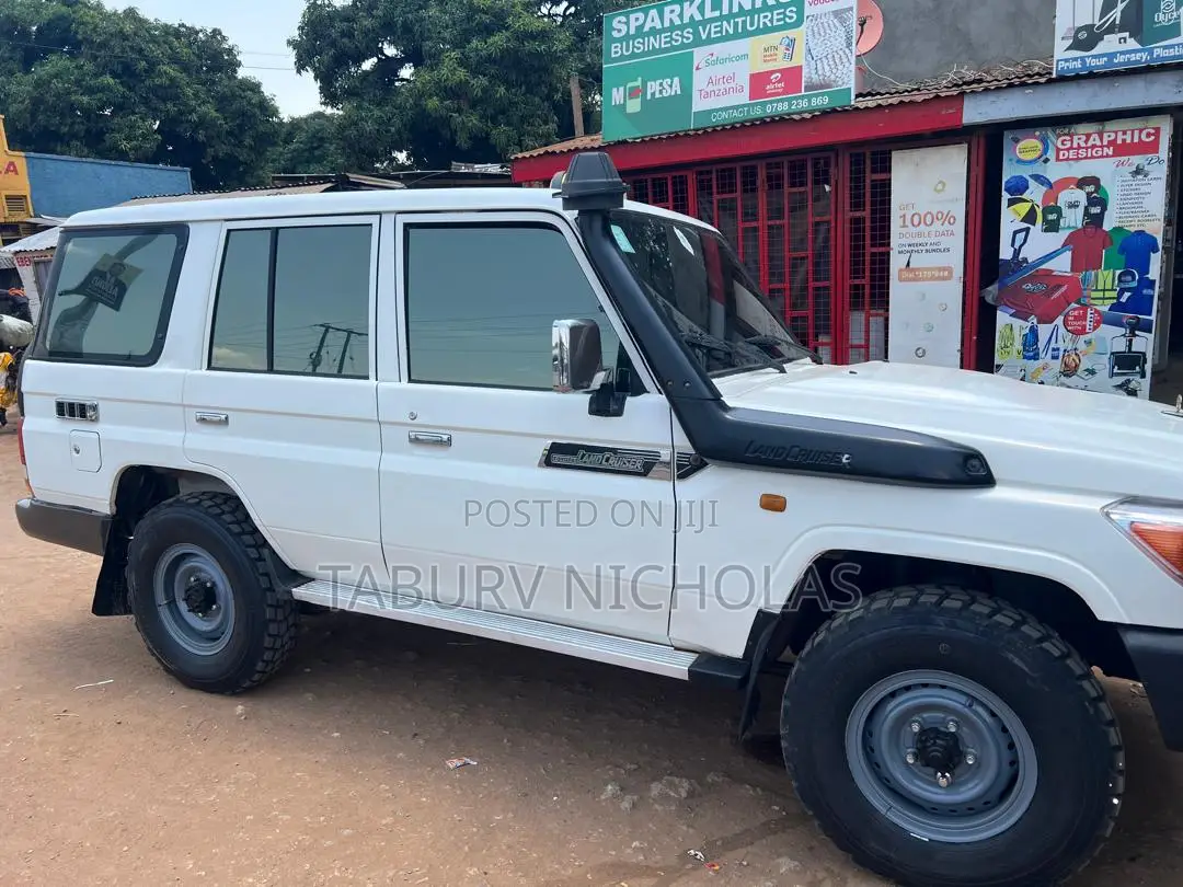 Toyota Land Cruiser 2017 White