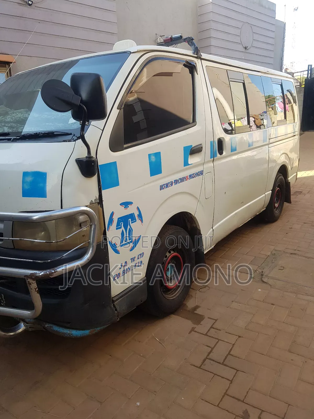 Toyota HiAce 2007 White