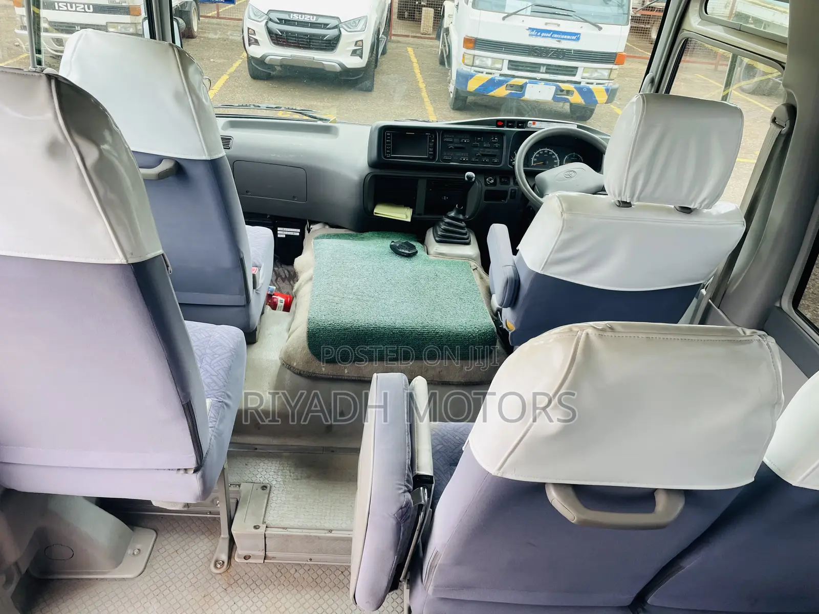 Toyota Coaster 2013 Gold