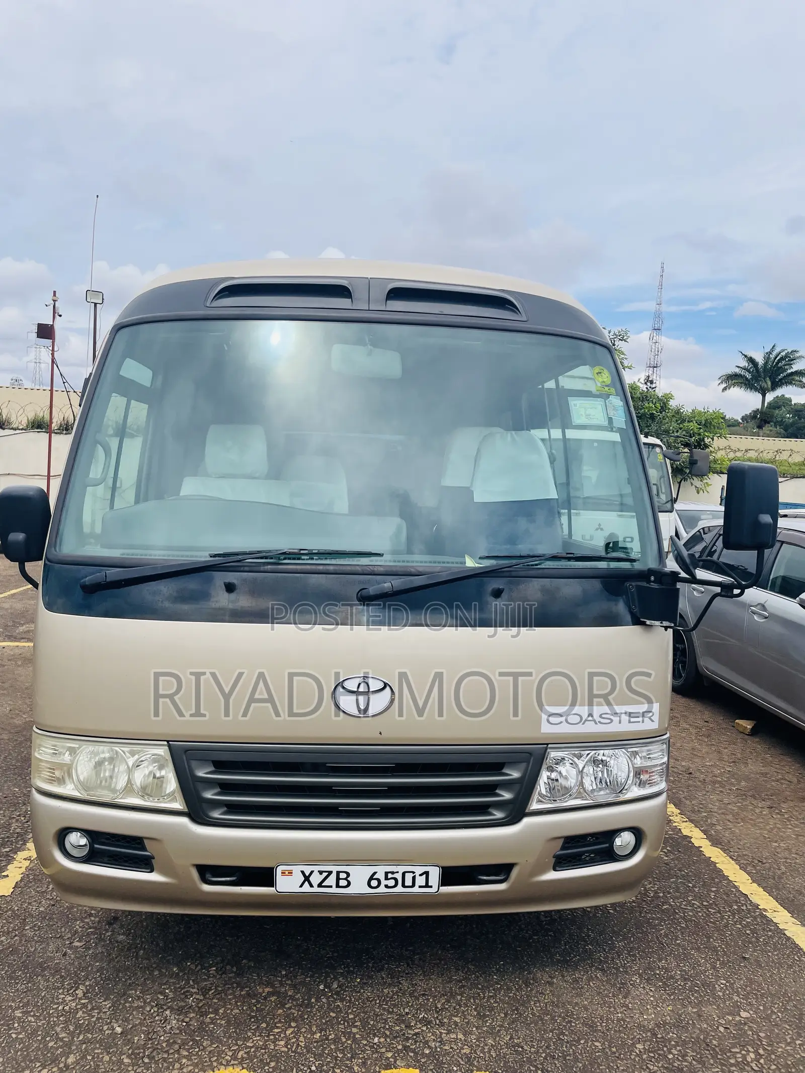 Toyota Coaster 2013 Gold