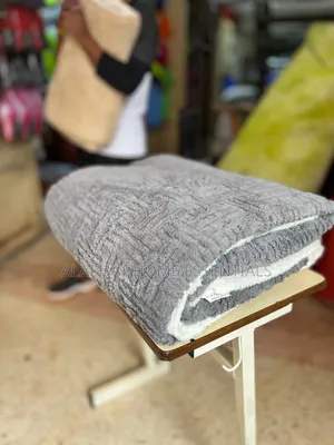 Plain Tufted Fleece Blankets