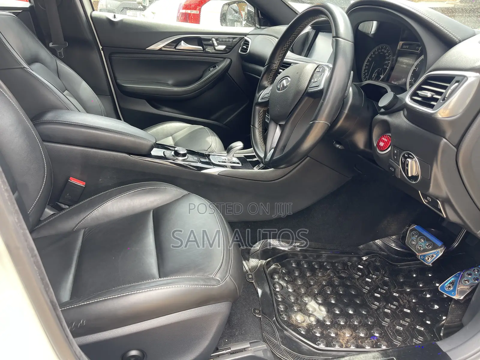 Infiniti Q30 2017 White