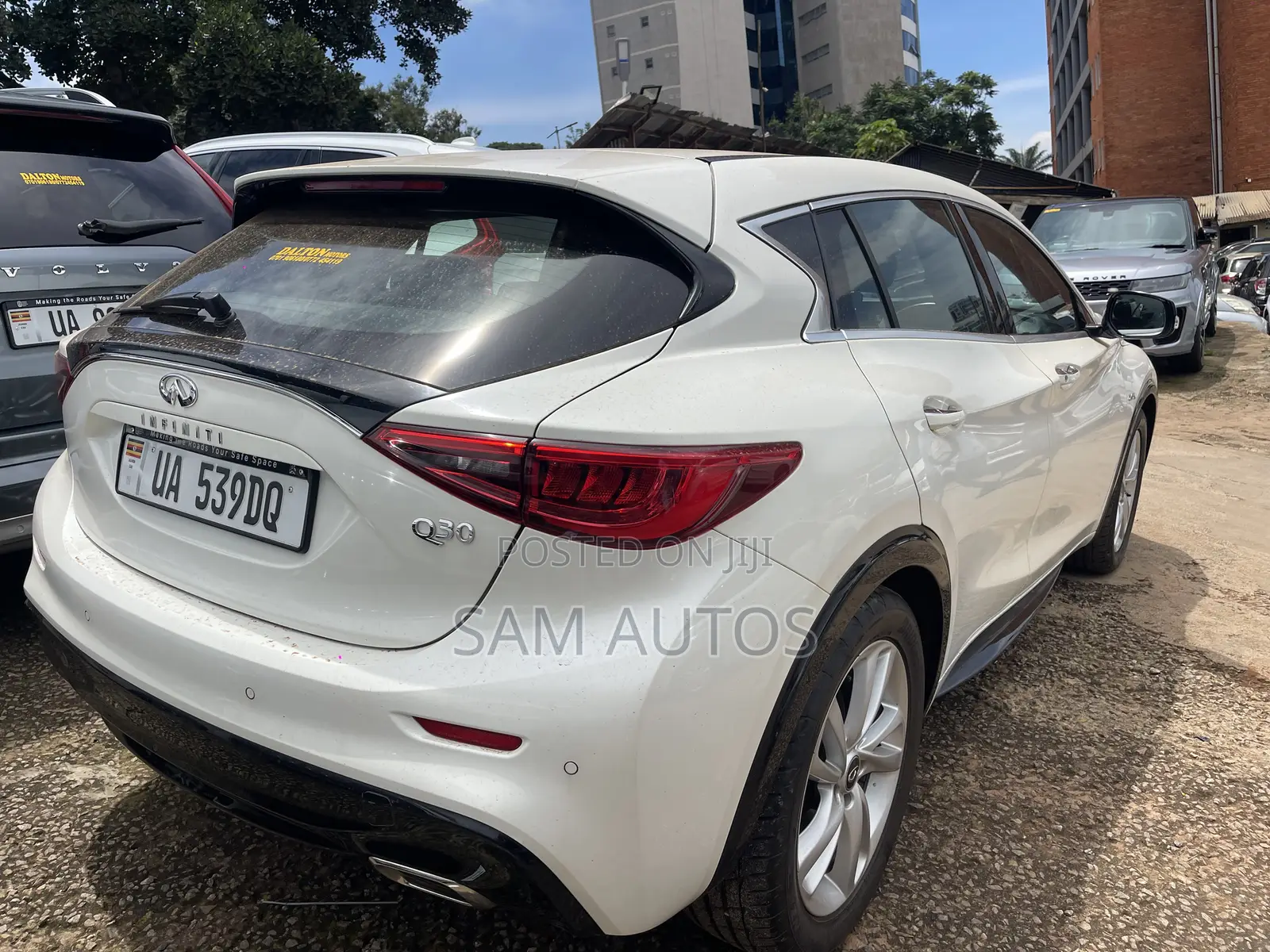 Infiniti Q30 2017 White
