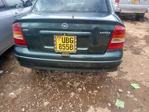 Opel Astra 2005 Green