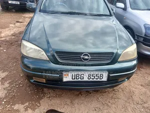 Opel Astra 2005 Green
