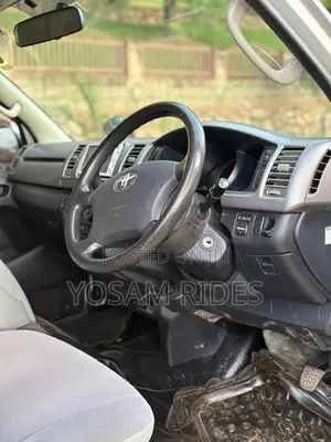 Toyota HiAce 2010 Silver