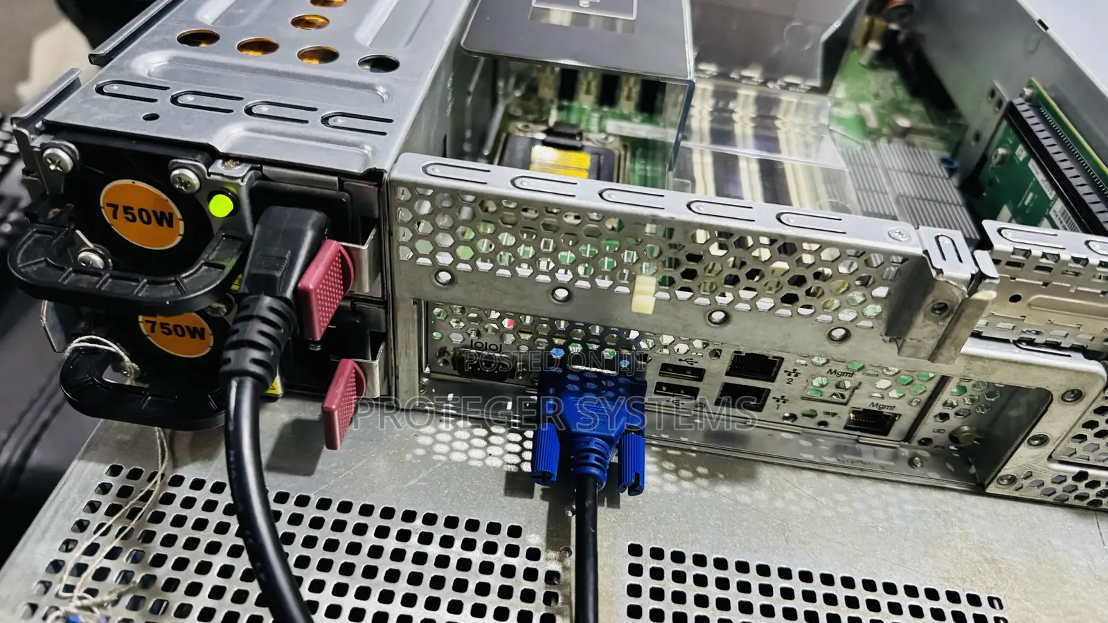 Server HP Easy Connect 24GB Intel Xeon HDD+SSD 3T