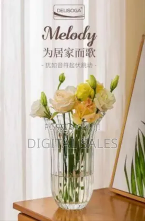 Elegant Ribbed Glass Flower Vase