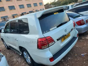 Toyota Land Cruiser 2015 White