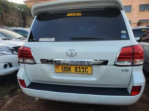 Toyota Land Cruiser 2015 White