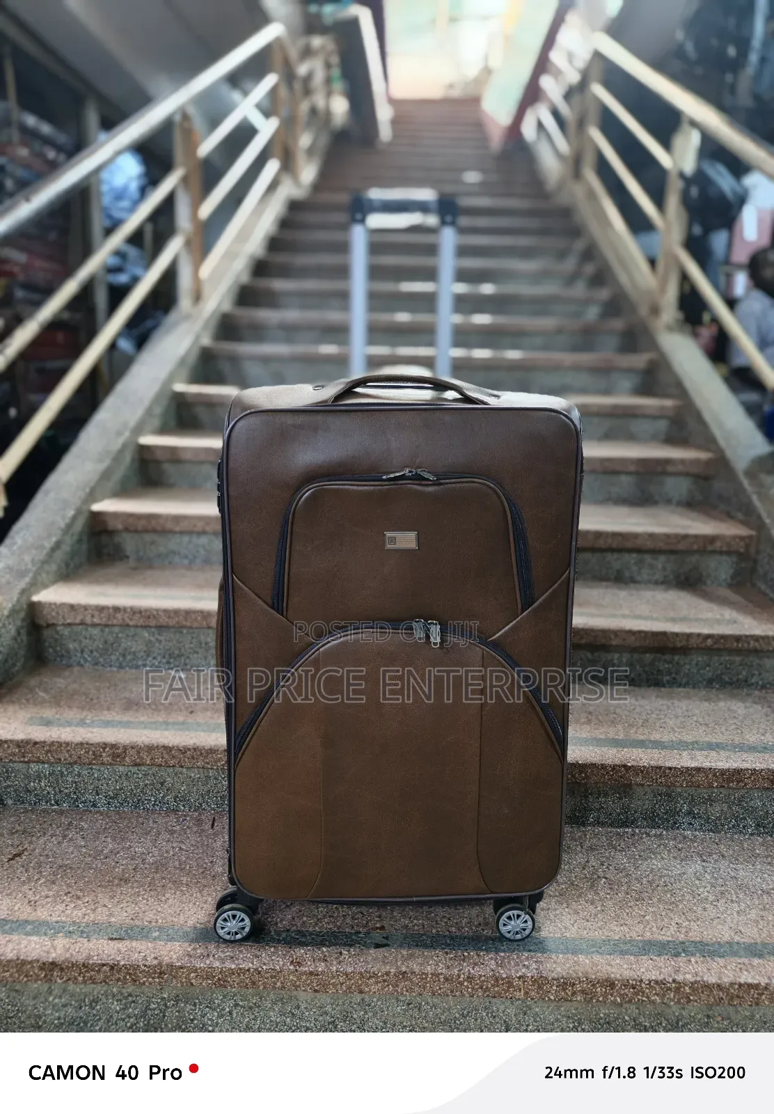 Leather Suitcases Medium Size. Brown Color