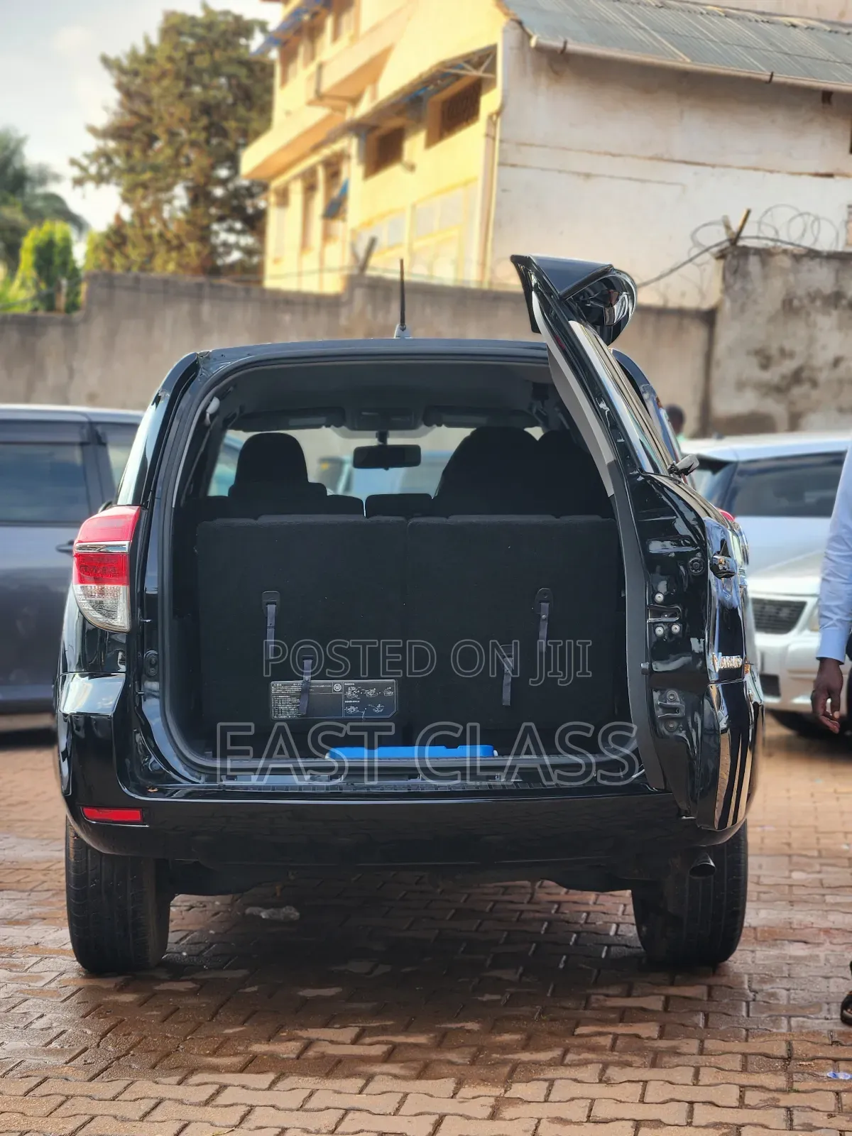 Toyota Vanguard 2012 Black