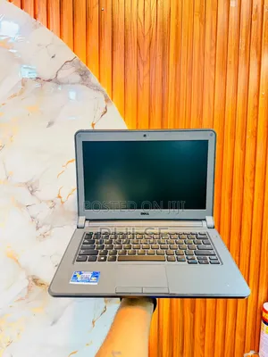 Laptop Dell Latitude 3310 4GB Intel Core i5 HDD 500GB