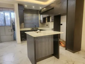5bdrm Bungalow in Kira for sale