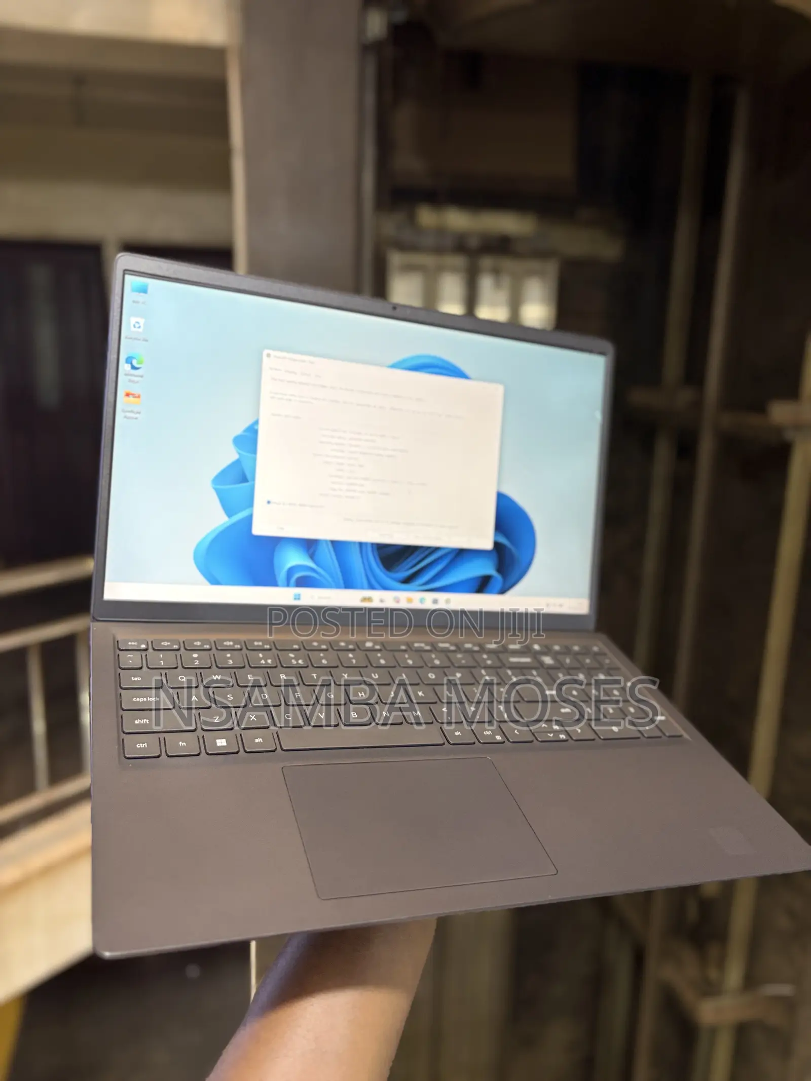 Laptop Dell Vostro 3520 8GB Intel Core i5 SSD 256GB