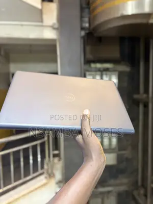 Laptop Dell Vostro 3520 8GB Intel Core i5 SSD 256GB